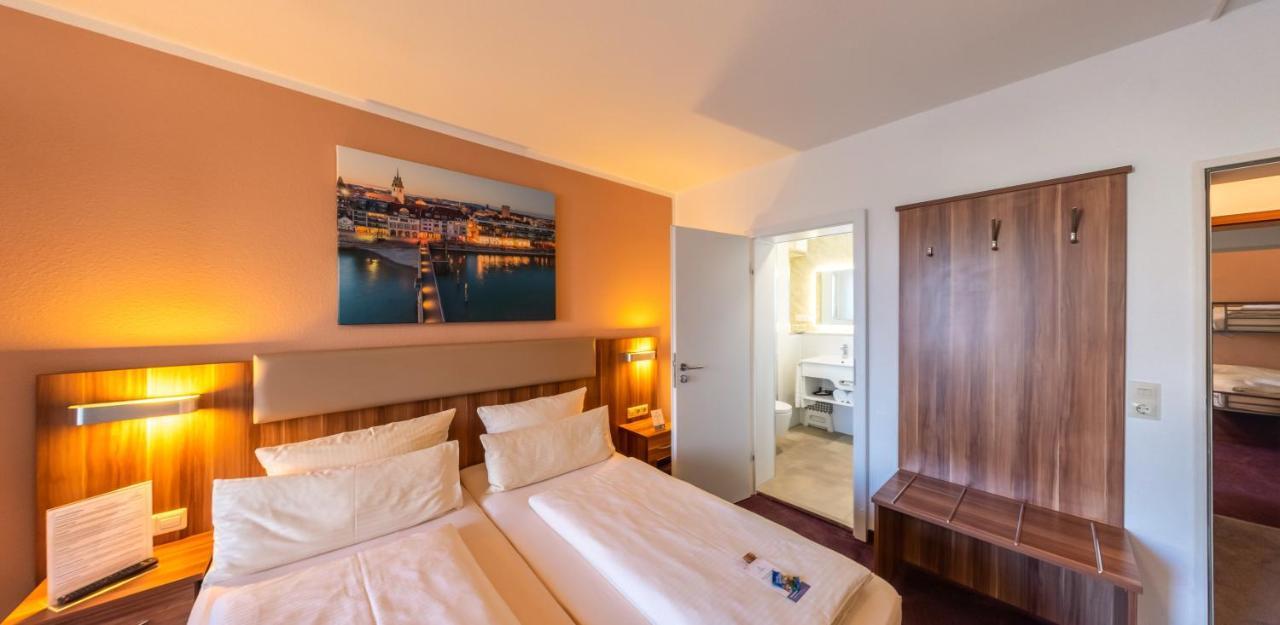 Hotel Loewen Меккенбойрен Экстерьер фото
